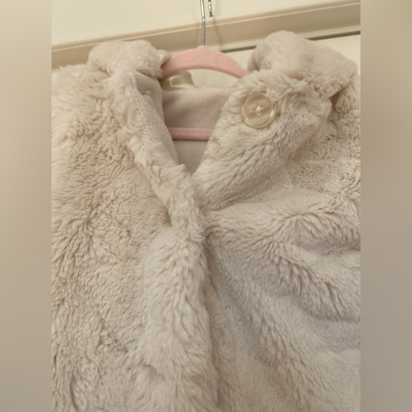 Cream soft faux fur coat size 9-12months - Picture 3 of 5